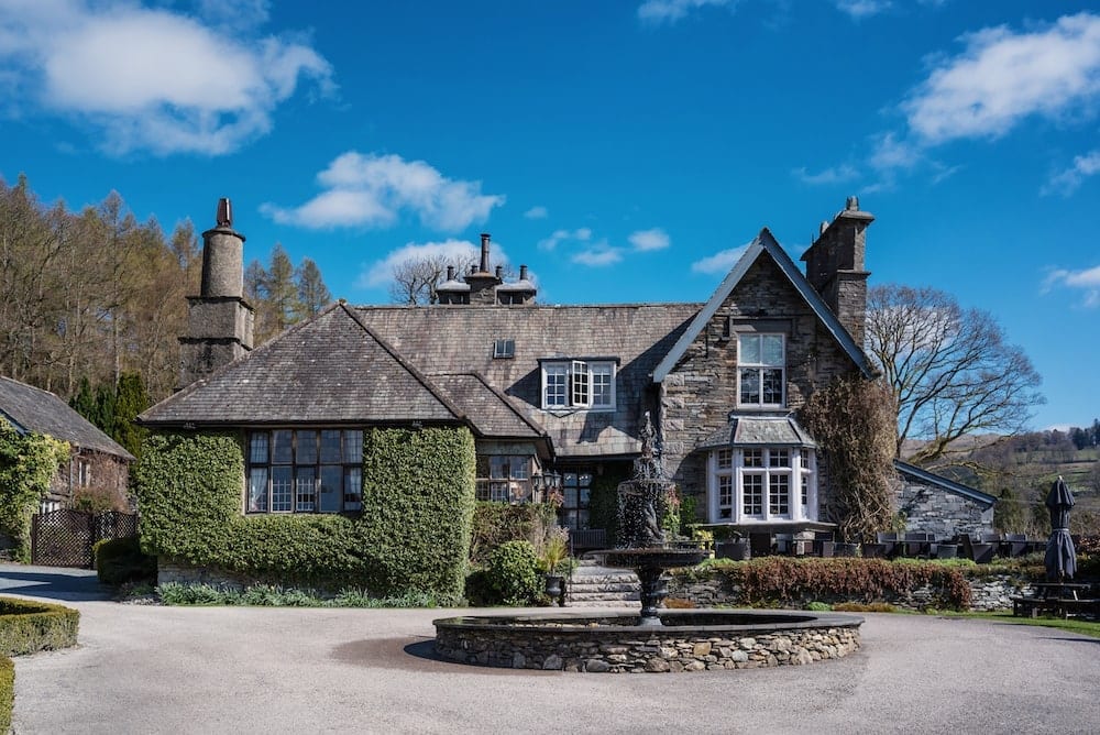 Broadoaks-Country-House-Wedding-Photographer-001-min