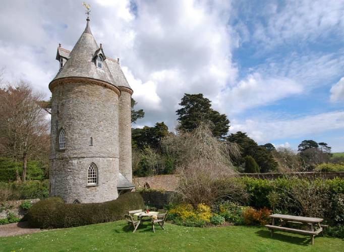 Mini moon cottage stays