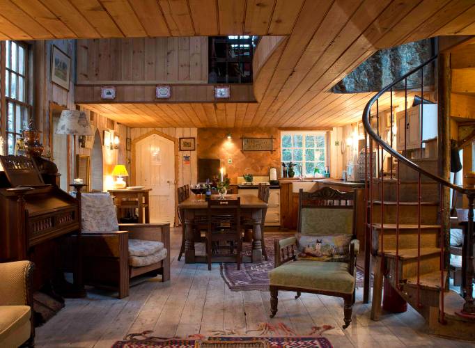 Mini moon cottage stays