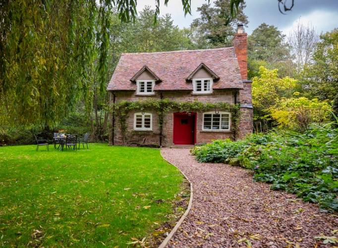 Mini moon cottage stays
