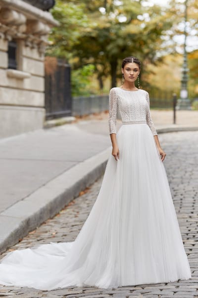 30 Gorgeous Long-Sleeved Wedding Dresses For 2023 | FBFW 30 Gorgeous Long-Sleeved Wedding Dresses For 2023 | FBFW