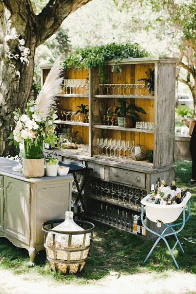 31 outdoor wedding bar