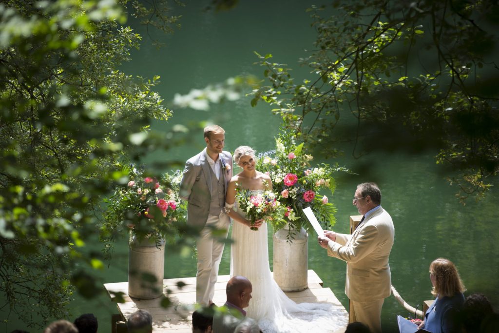 appleBimages-CTW_LakesideCeremony-105-scaled