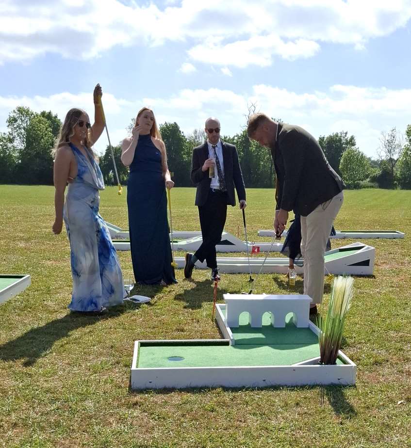 Group playing mini golf at wedding2LQ